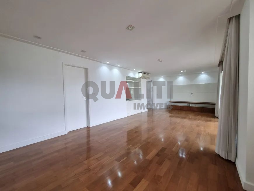 Apartamento para locação com 137 m², 3 suítes, 3 garagens em