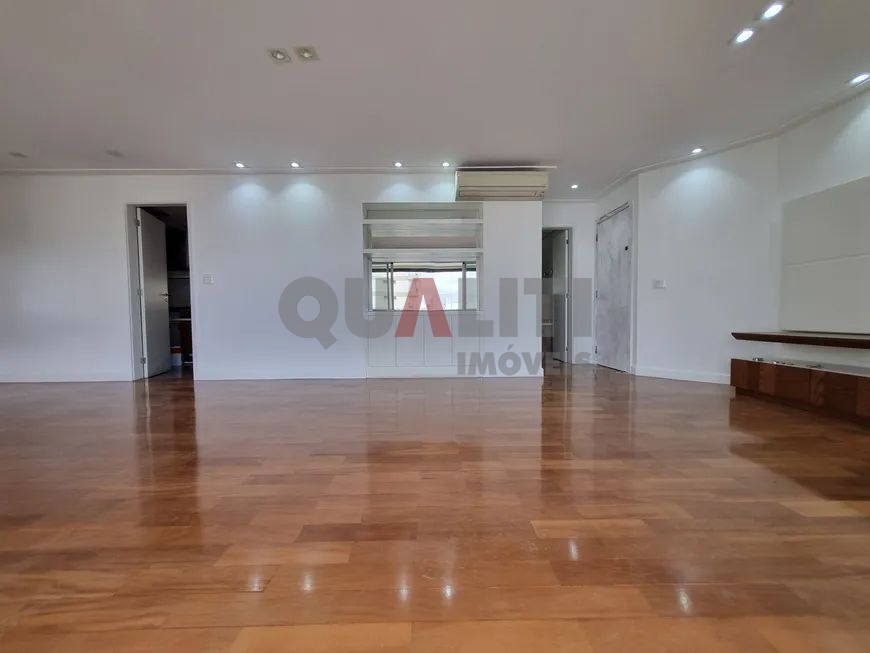 Apartamento para locação com 137 m², 3 suítes, 3 garagens em