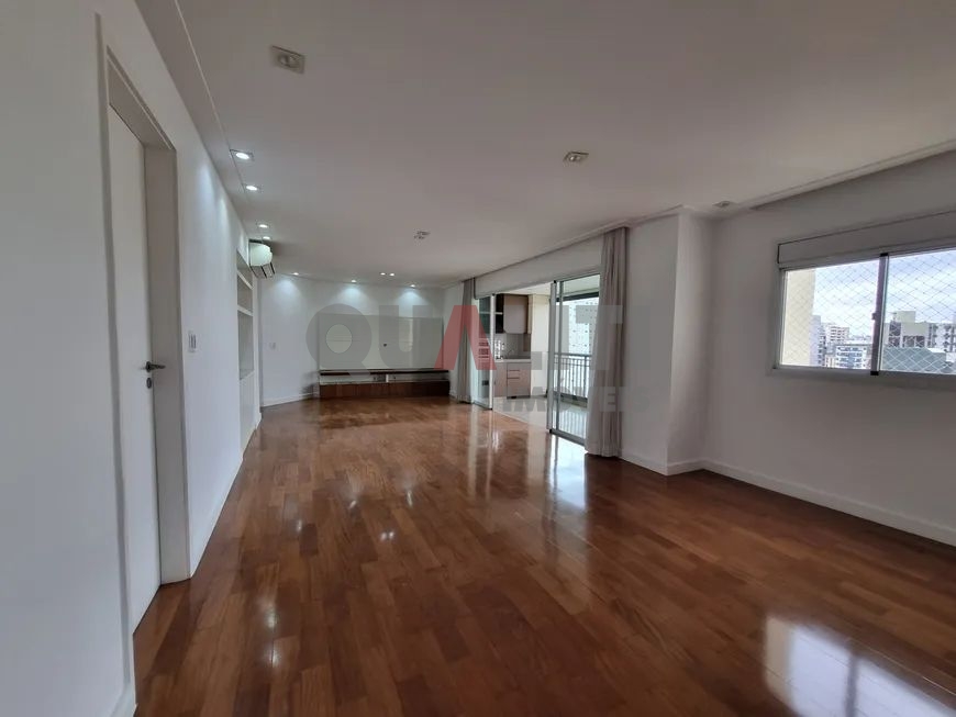 Apartamento para locação com 137 m², 3 suítes, 3 garagens em