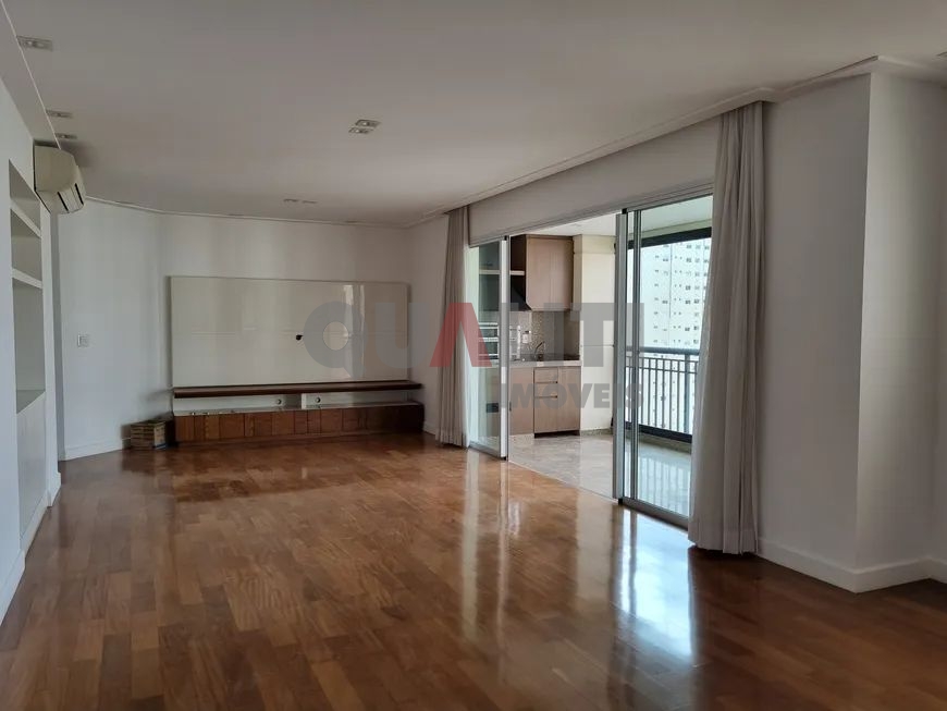 Apartamento para locação com 137 m², 3 suítes, 3 garagens em