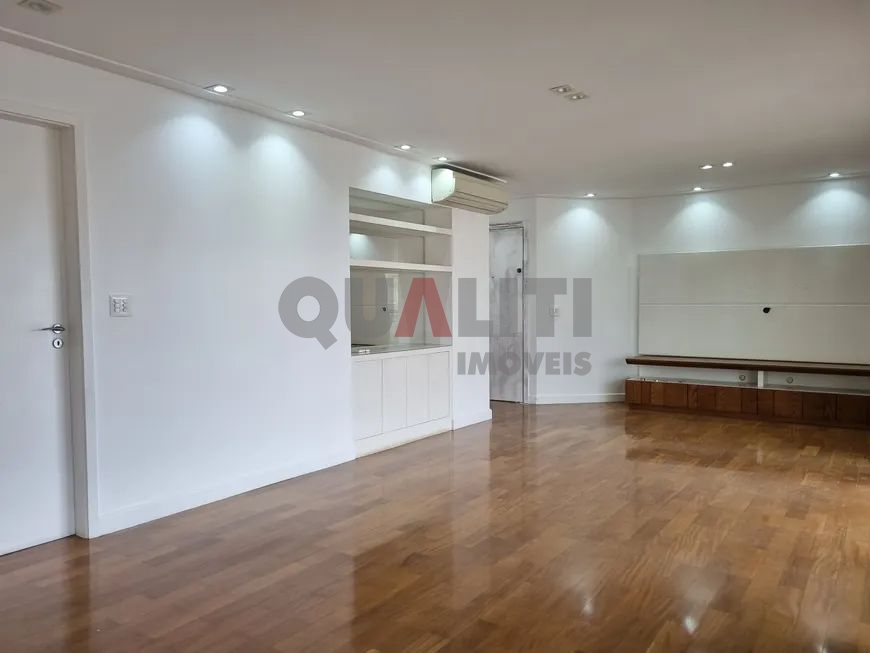 Apartamento para locação com 137 m², 3 suítes, 3 garagens em