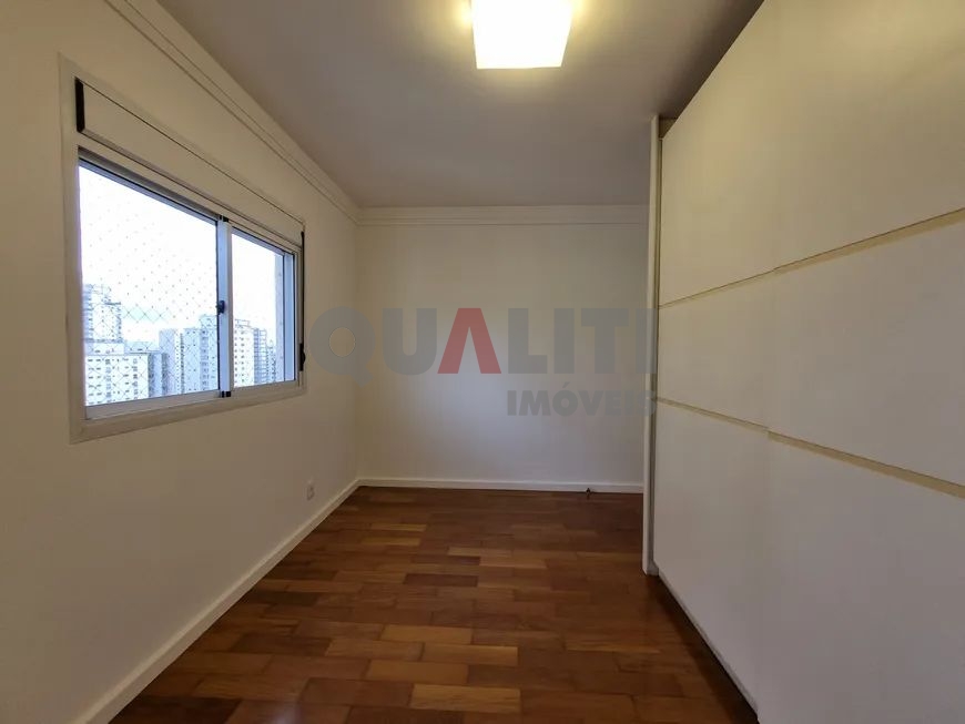 Apartamento para Locação com 137 m², 3 suítes, 3 garagens em Condomínio Luxo e Club, em Moema
