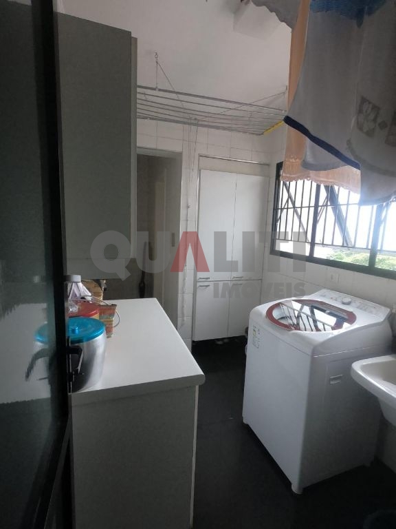 Apartamento para Venda com 170 m², 4 quartos, 3 suítes, varanda gourmet e 3 garagens em Moema