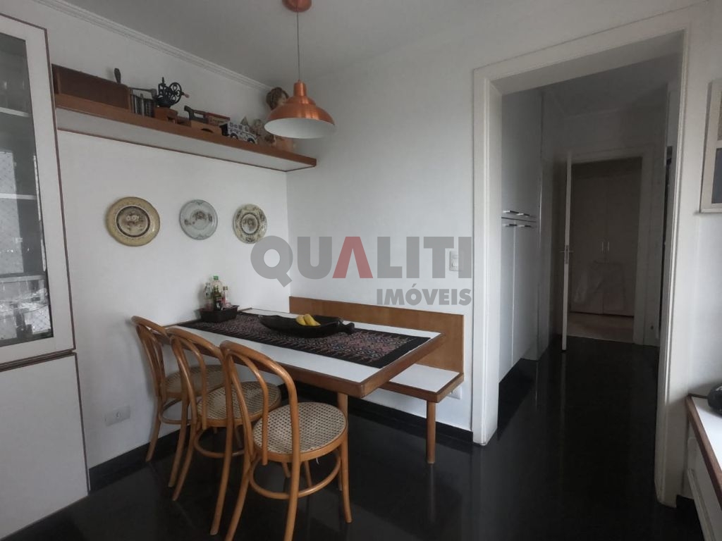 Apartamento para Venda com 170 m², 4 quartos, 3 suítes, varanda gourmet e 3 garagens em Moema