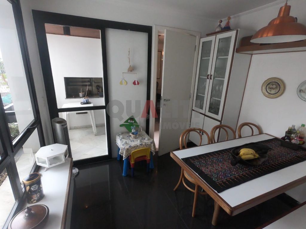 Apartamento para Venda com 170 m², 4 quartos, 3 suítes, varanda gourmet e 3 garagens em Moema