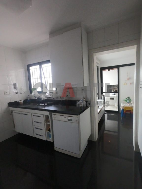 Apartamento para Venda com 170 m², 4 quartos, 3 suítes, varanda gourmet e 3 garagens em Moema