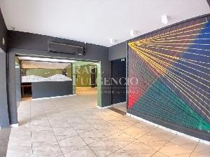 Comercial em frente ao lago — foto 5
