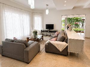 Sobrado para locação na Zona Sul de londrina, contendo 4 quartos. Foto 2