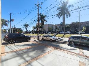 Casa comercial/loja para alugar na Avenida Juscelino Kubitscheck em Londrina. Foto 2