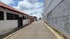 Imóvel comercial com pátio para alugar em Londrina. Foto 3