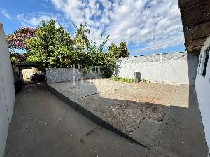 Oportunidade no Jd Claudia - Amplo Imóvel - Casa na Zona Sul para Locação - 3 quartos - Dois espaços de quintal. Foto 2