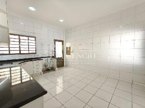Casa para alugar no bairro Universitário em Londrina. Foto 5