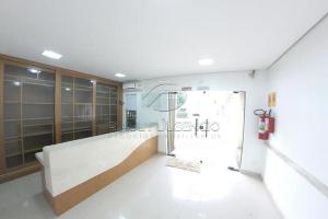 Imóvel comercial alugado - Próximo ao Hospital Evangelico. Foto 4