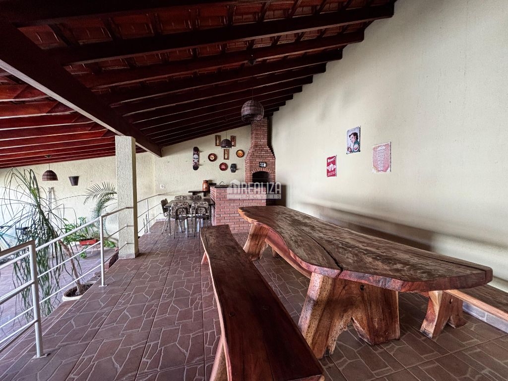 Sobrado de 3 quartos, 295m² no bairro Estados Unidos, em Uberaba | Eu Corretor