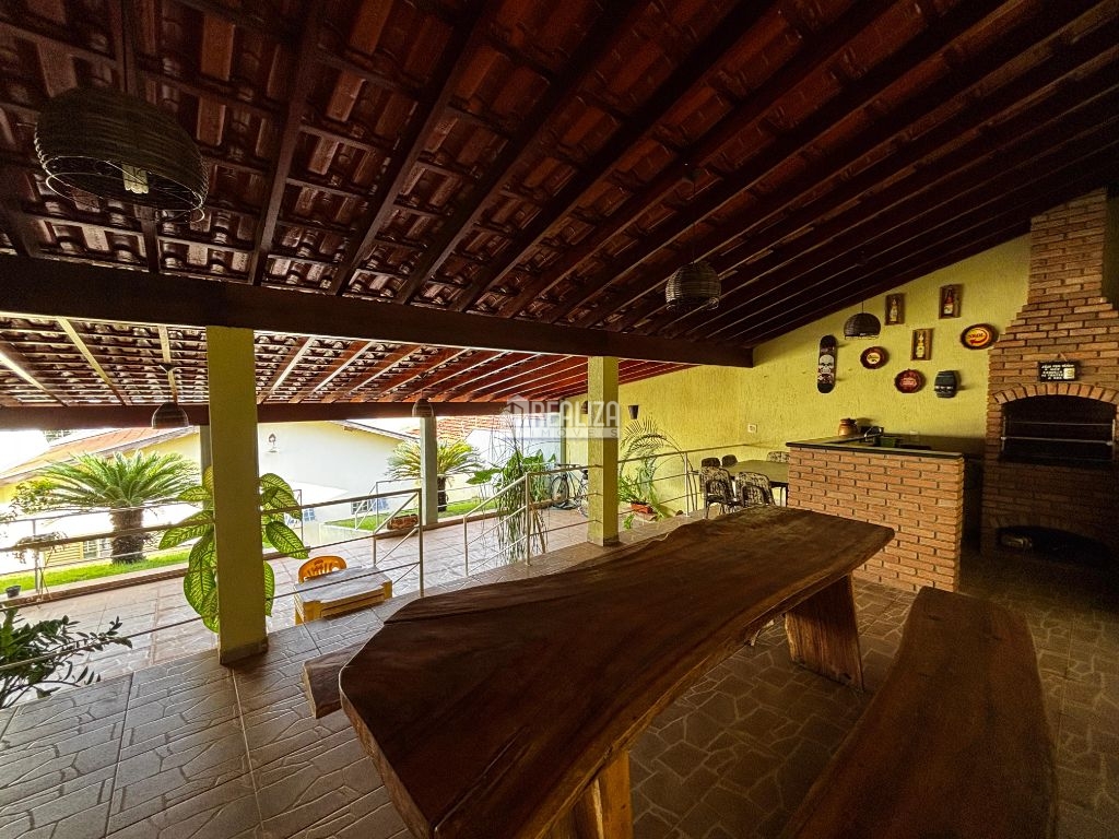 Sobrado de 3 quartos, 295m² no bairro Estados Unidos, em Uberaba | Eu Corretor