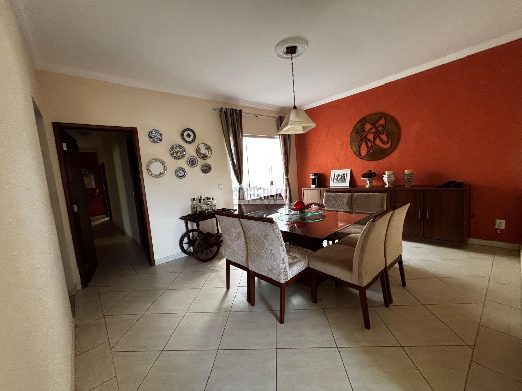 Sobrado de 3 quartos, 295m² no bairro Estados Unidos, em Uberaba | Eu Corretor