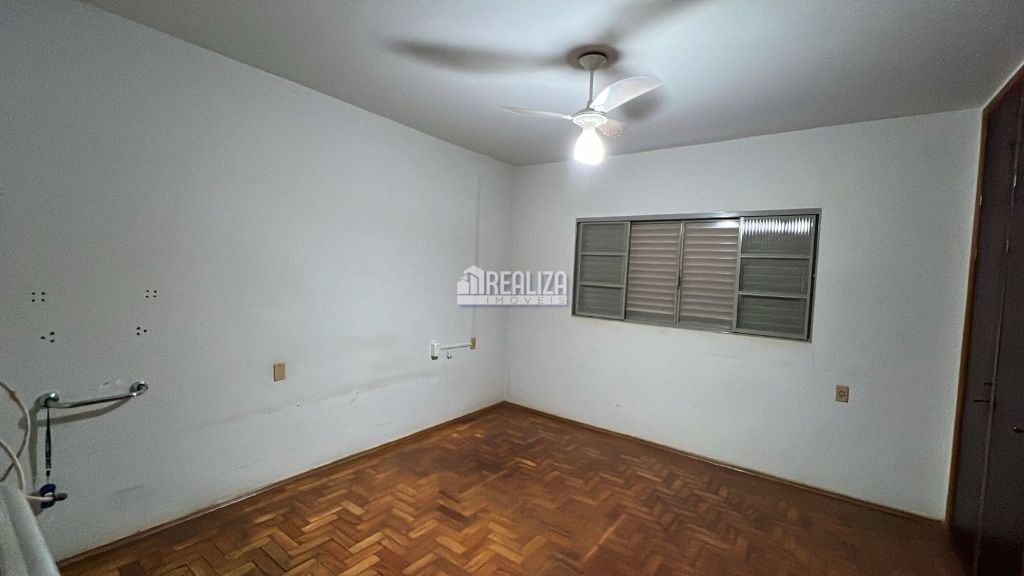 Casa para alugar com 4 quartos, 100m² - Foto 9