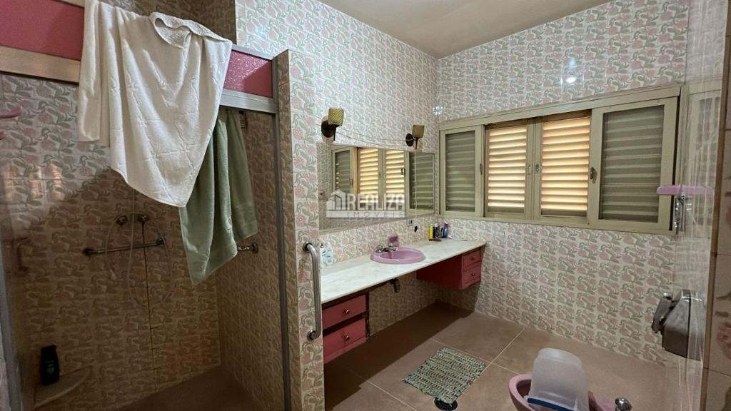 Casa de 6 quartos, 500m² no bairro Jardim Alexandre Campos, em Uberaba | Eu Corretor