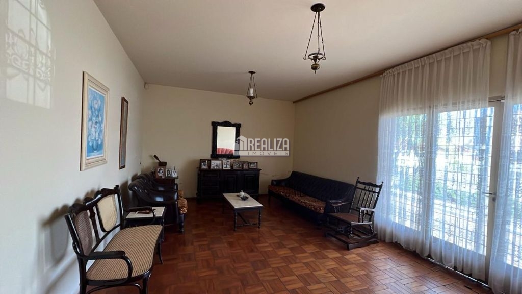 Casa de 6 quartos, 500m² no bairro Jardim Alexandre Campos, em Uberaba | Eu Corretor
