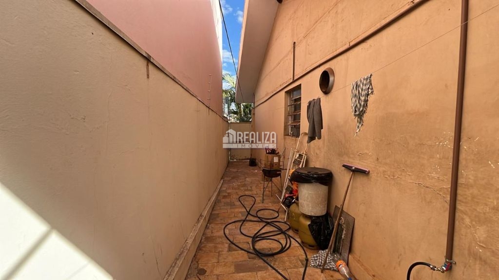 Casa de 6 quartos, 500m² no bairro Jardim Alexandre Campos, em Uberaba | Eu Corretor