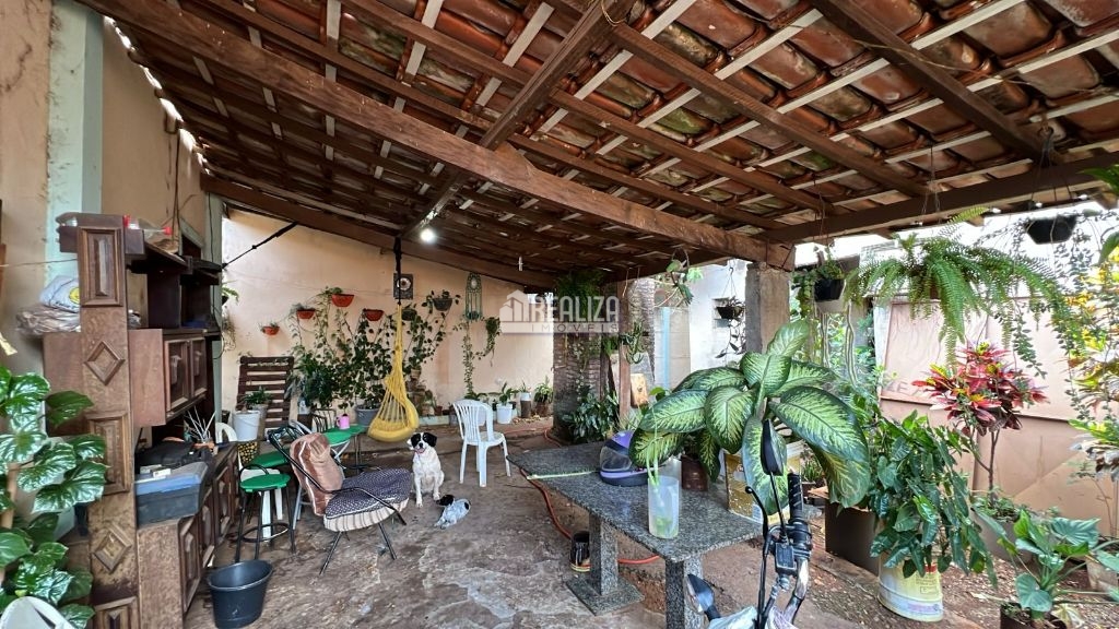 Casa de 6 quartos, 238m² no bairro Fabrício, em Uberaba | Eu Corretor