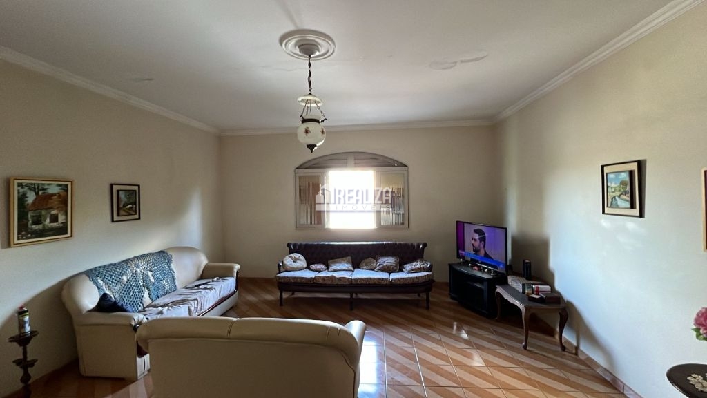 Casa de 3 quartos, 200m² no bairro Bom Retiro, em Uberaba | Eu Corretor