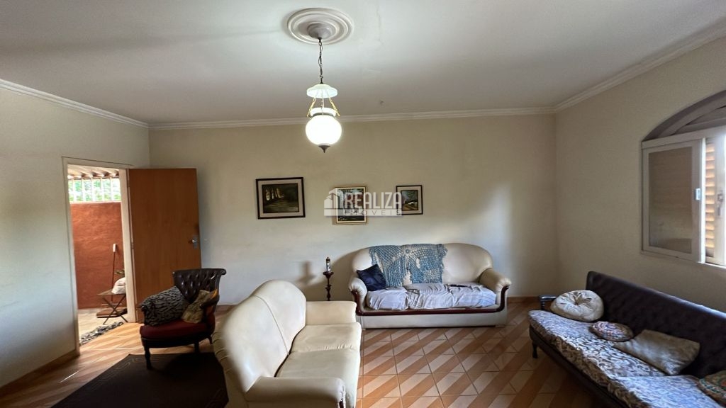 Casa de 3 quartos, 200m² no bairro Bom Retiro, em Uberaba | Eu Corretor