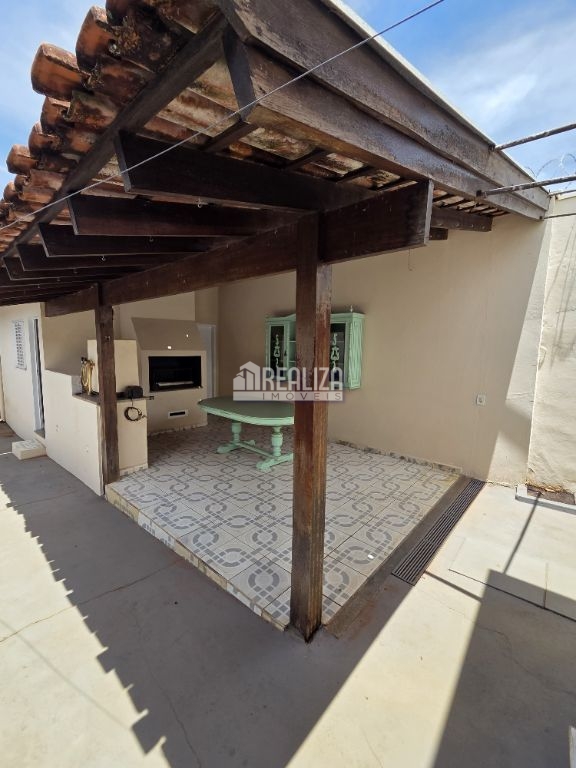 Casa, 5 quartos, 266 m² - Foto 1