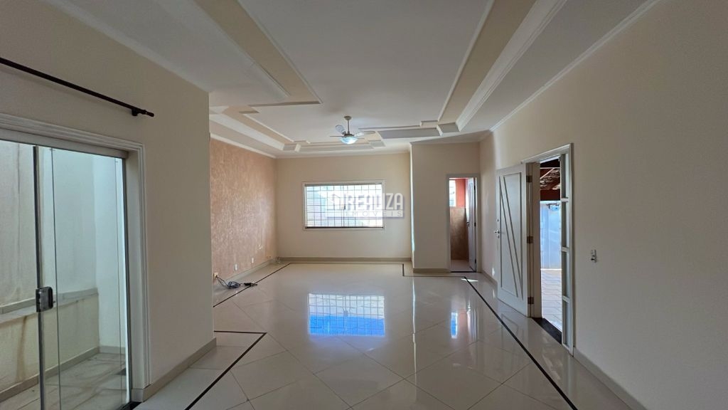 Casa, 5 quartos, 214 m² - Foto 2