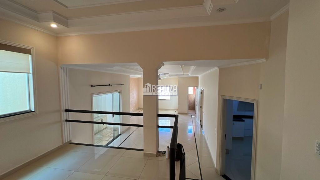 Casa, 5 quartos, 214 m² - Foto 1