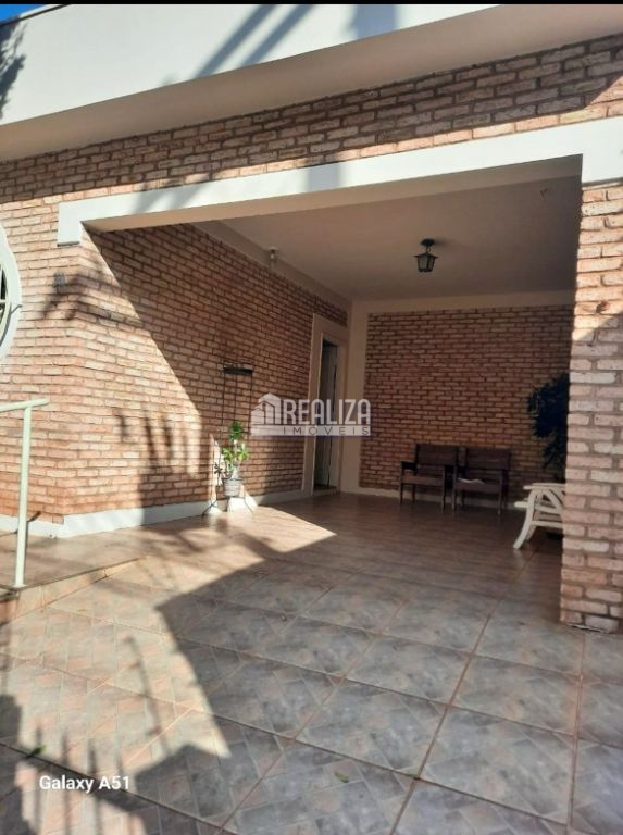 Casa, 3 quartos, 184 m² - Foto 1