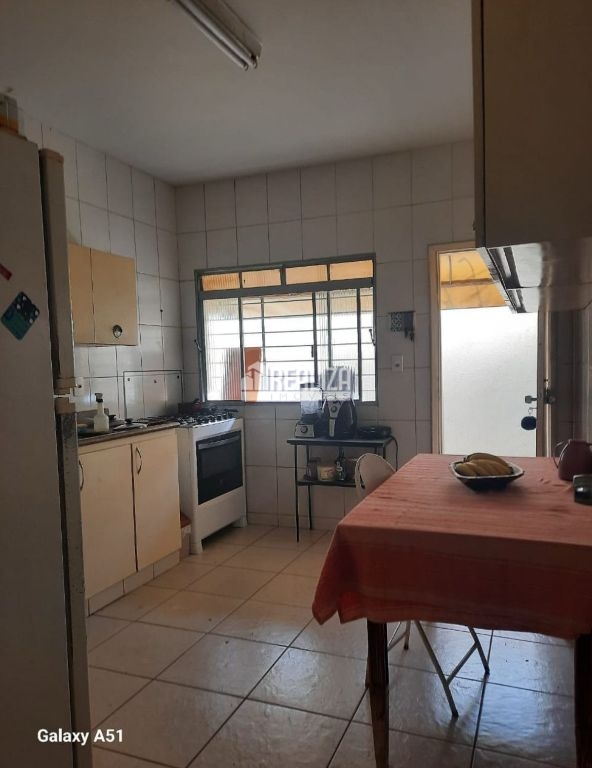 Casa, 3 quartos, 184 m² - Foto 2