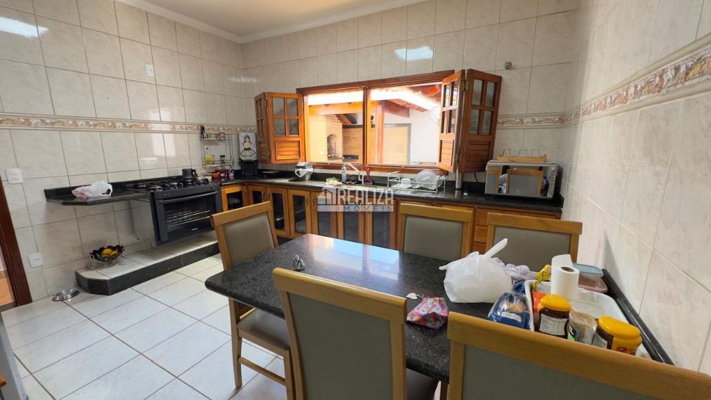 Casa, 3 quartos, 180 m² - Foto 1