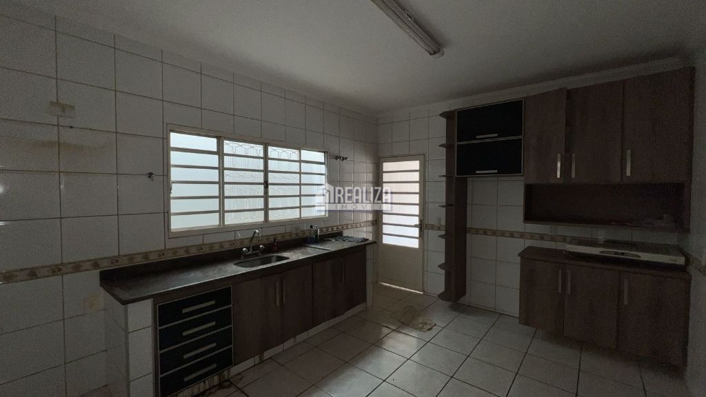 Casa, 3 quartos, 216 m² - Foto 1