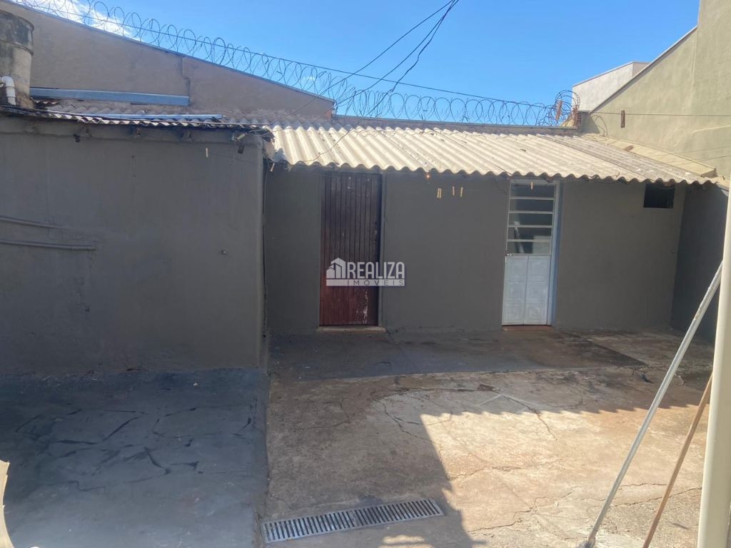 Casa, 1 quarto, 76 m² - Foto 1