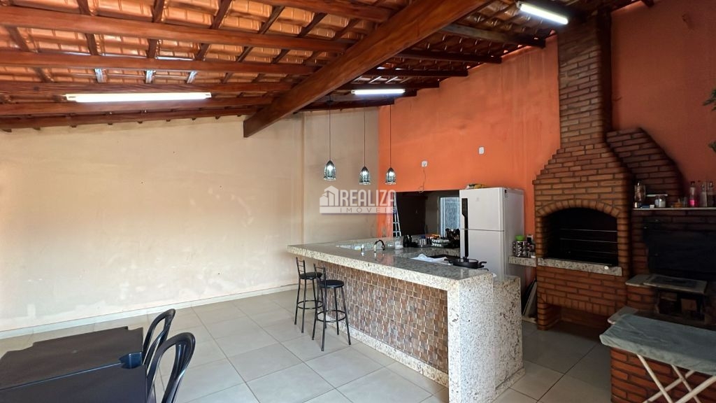 Casa, 4 quartos, 254 m² - Foto 1