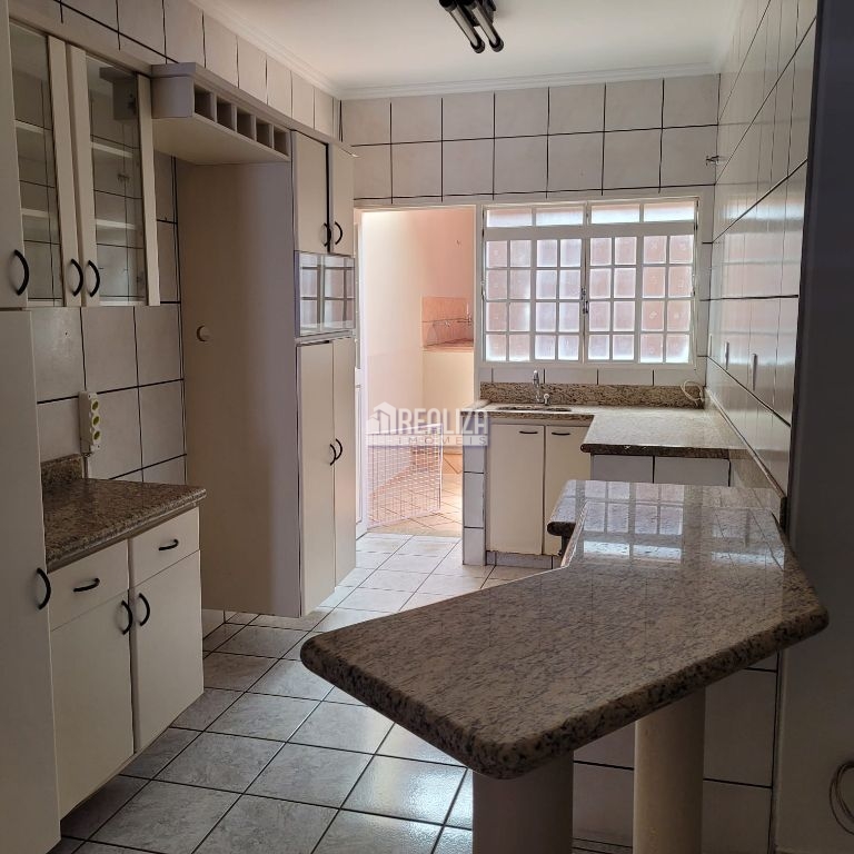 Casa, 3 quartos, 137 m² - Foto 2