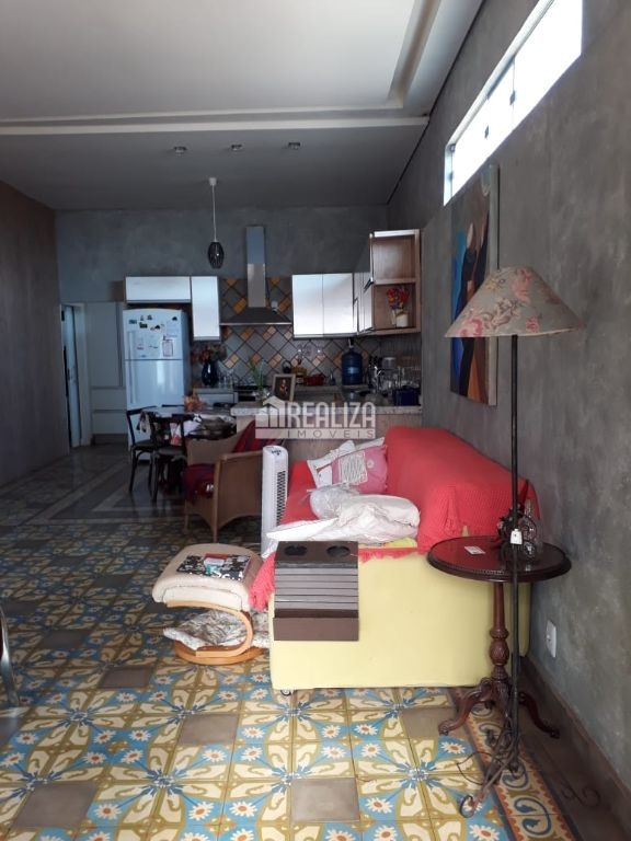 Casa, 5 quartos, 218 m² - Foto 1