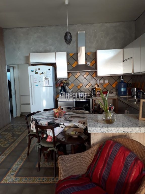 Casa, 5 quartos, 218 m² - Foto 3