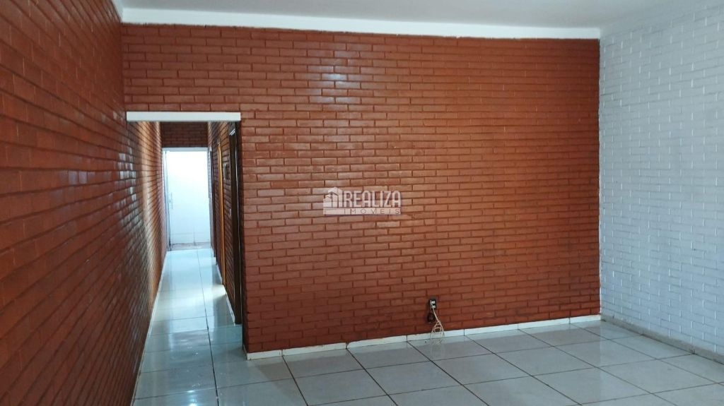 Casa, 1 quarto, 171 m² - Foto 2