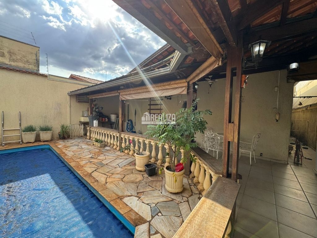 Casa, 3 quartos, 169 m² - Foto 1