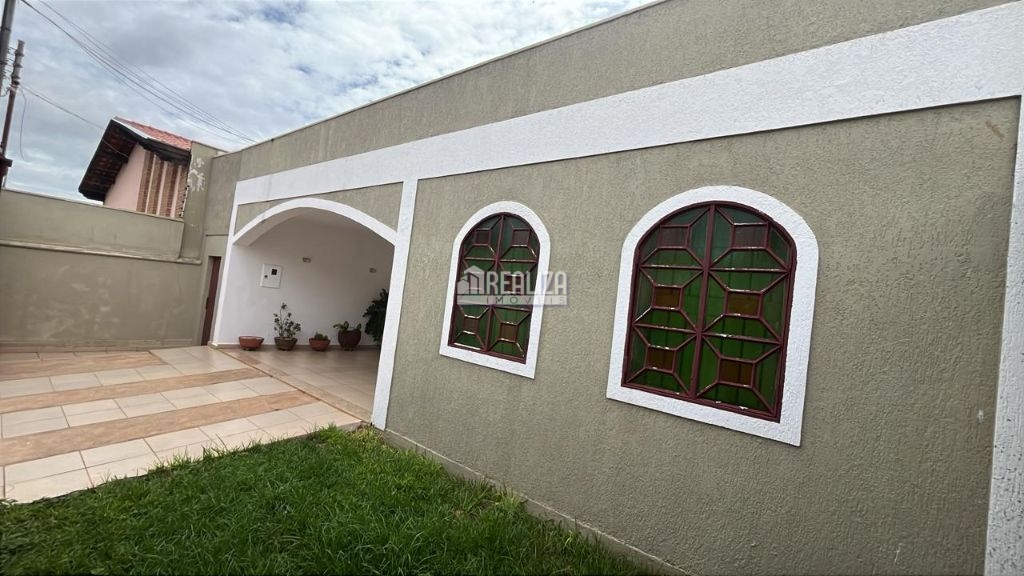 Casa, 3 quartos, 227 m² - Foto 1