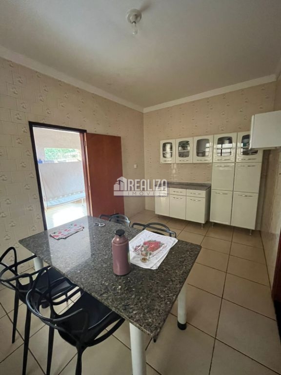 Casa, 3 quartos, 252 m² - Foto 3