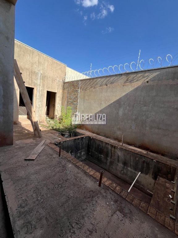 Casa, 4 quartos, 235 m² - Foto 4