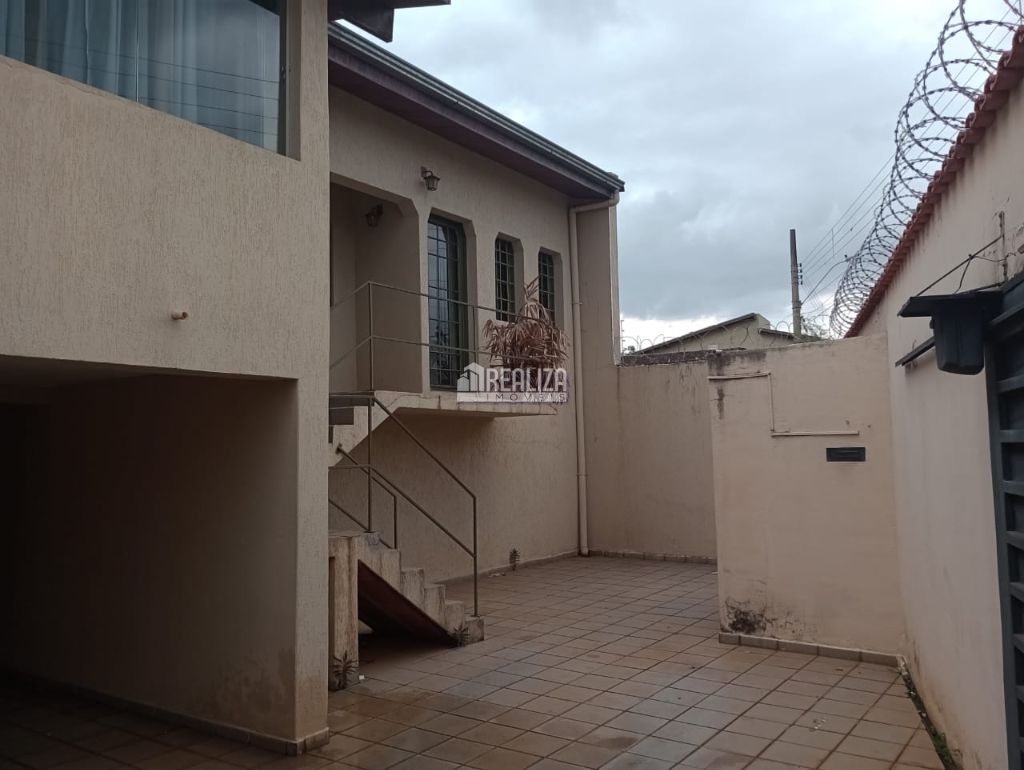 Casa, 3 quartos, 159 m² - Foto 1