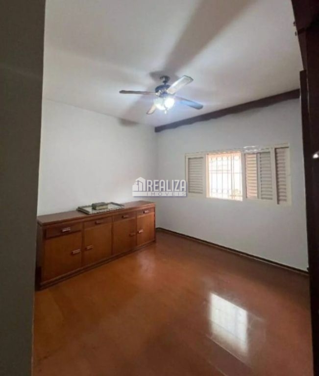 Casa, 3 quartos, 270 m² - Foto 1