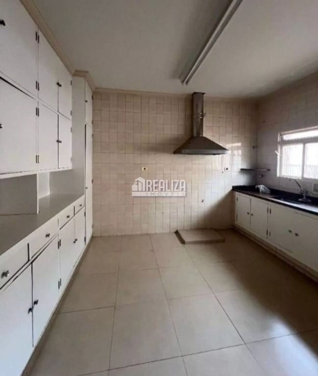 Casa, 3 quartos, 270 m² - Foto 2