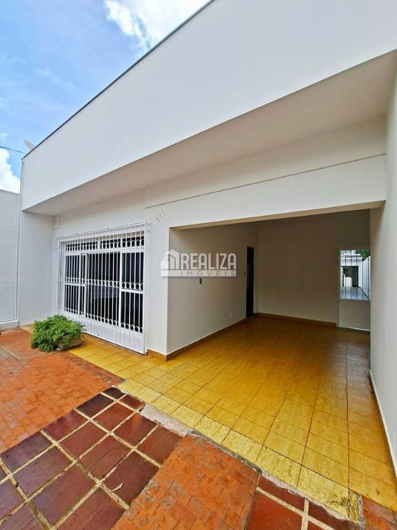 Casa, 5 quartos, 212 m² - Foto 1