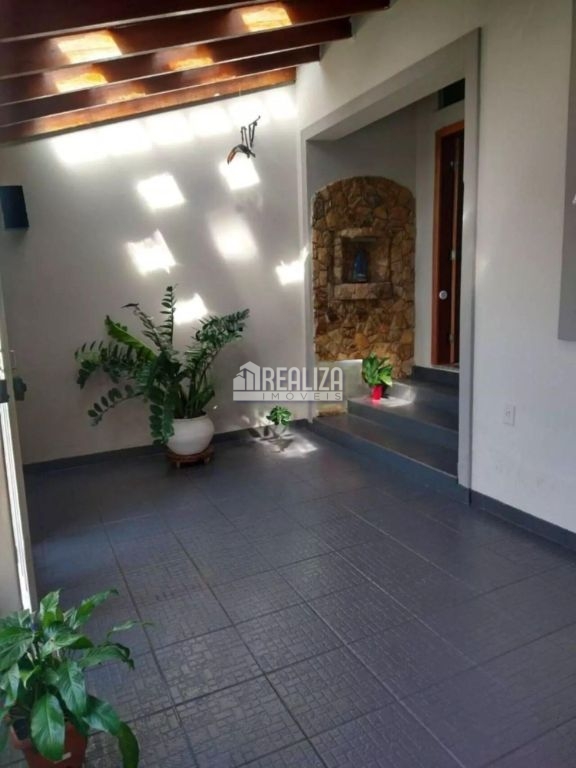 Casa, 3 quartos, 226 m² - Foto 2