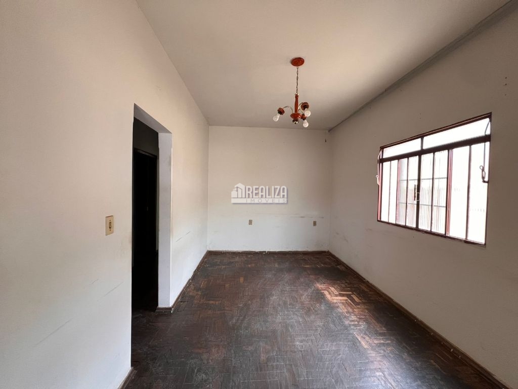 Casa, 4 quartos, 268 m² - Foto 1
